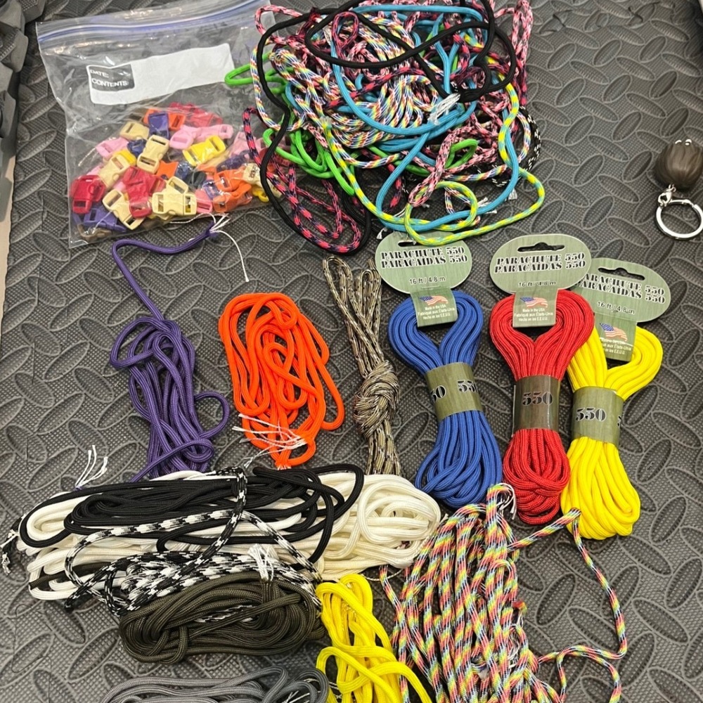 Pepperell Paracord 550 Cord Lot Unisex OS Multicolor Buckles Survival Crafting
